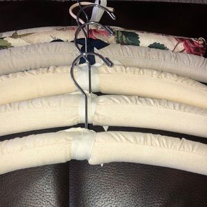 Cloth hangers a set of 5